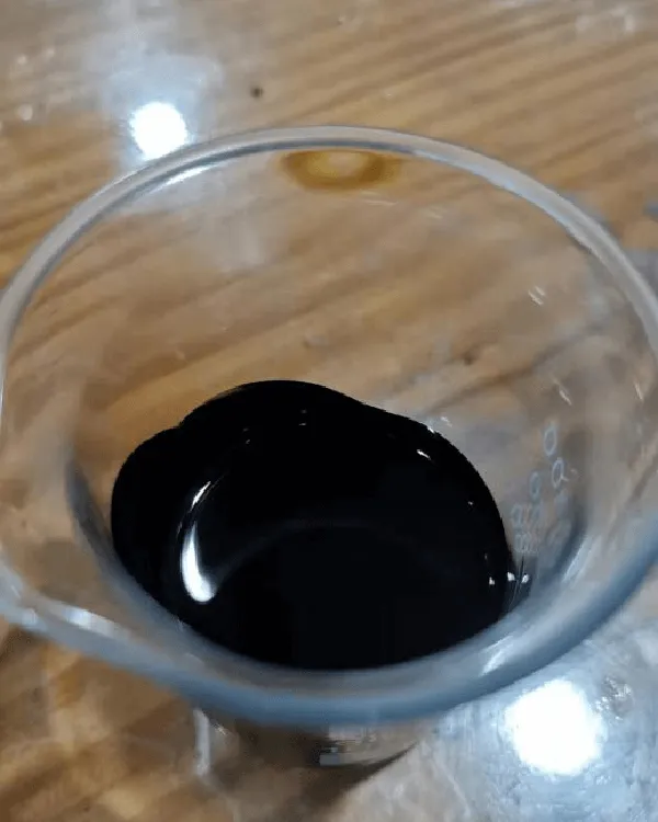 Preparación de dispersión del lápiz líquido para cejas